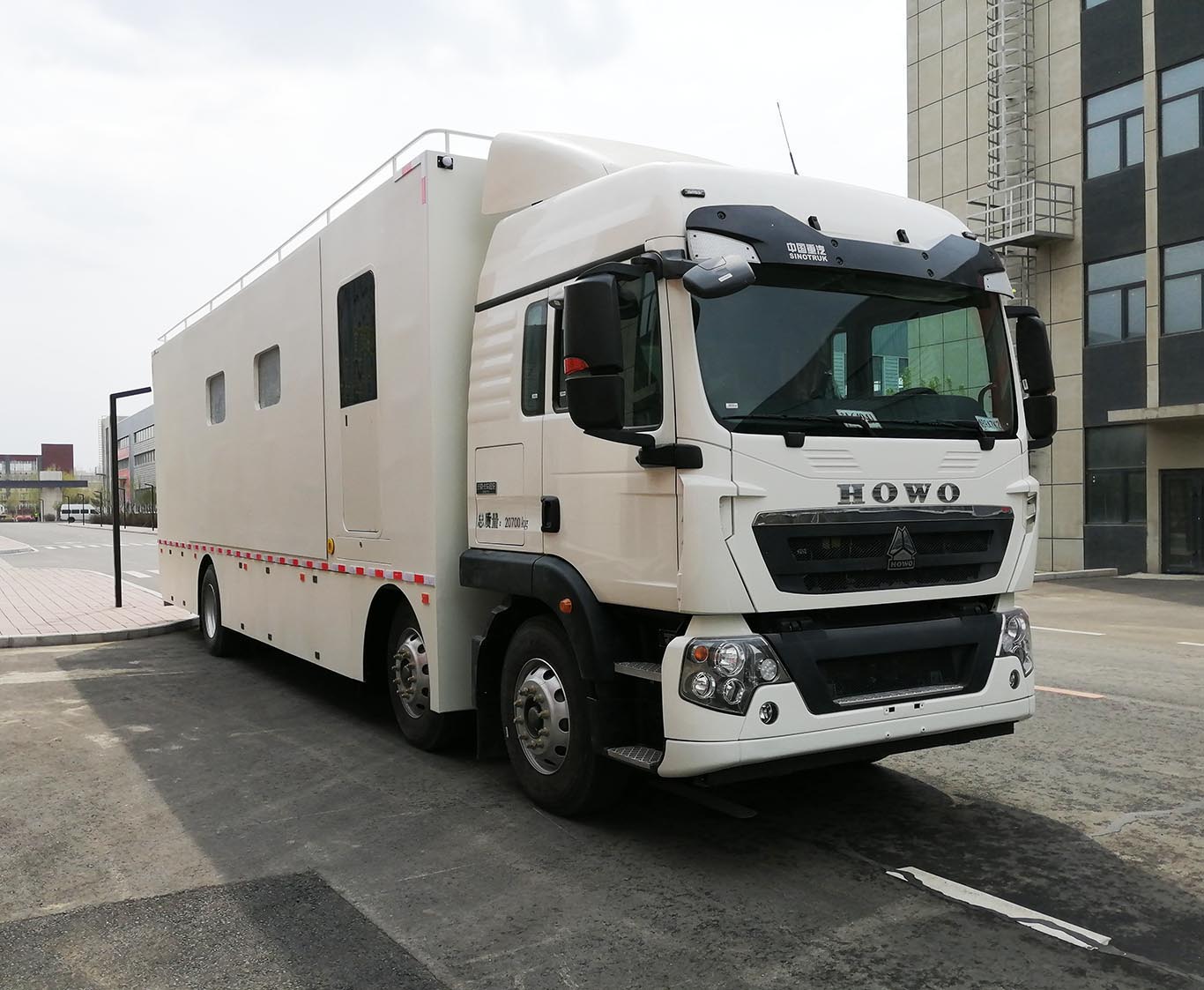 弗銳途牌JGF5210XYL醫(yī)療車