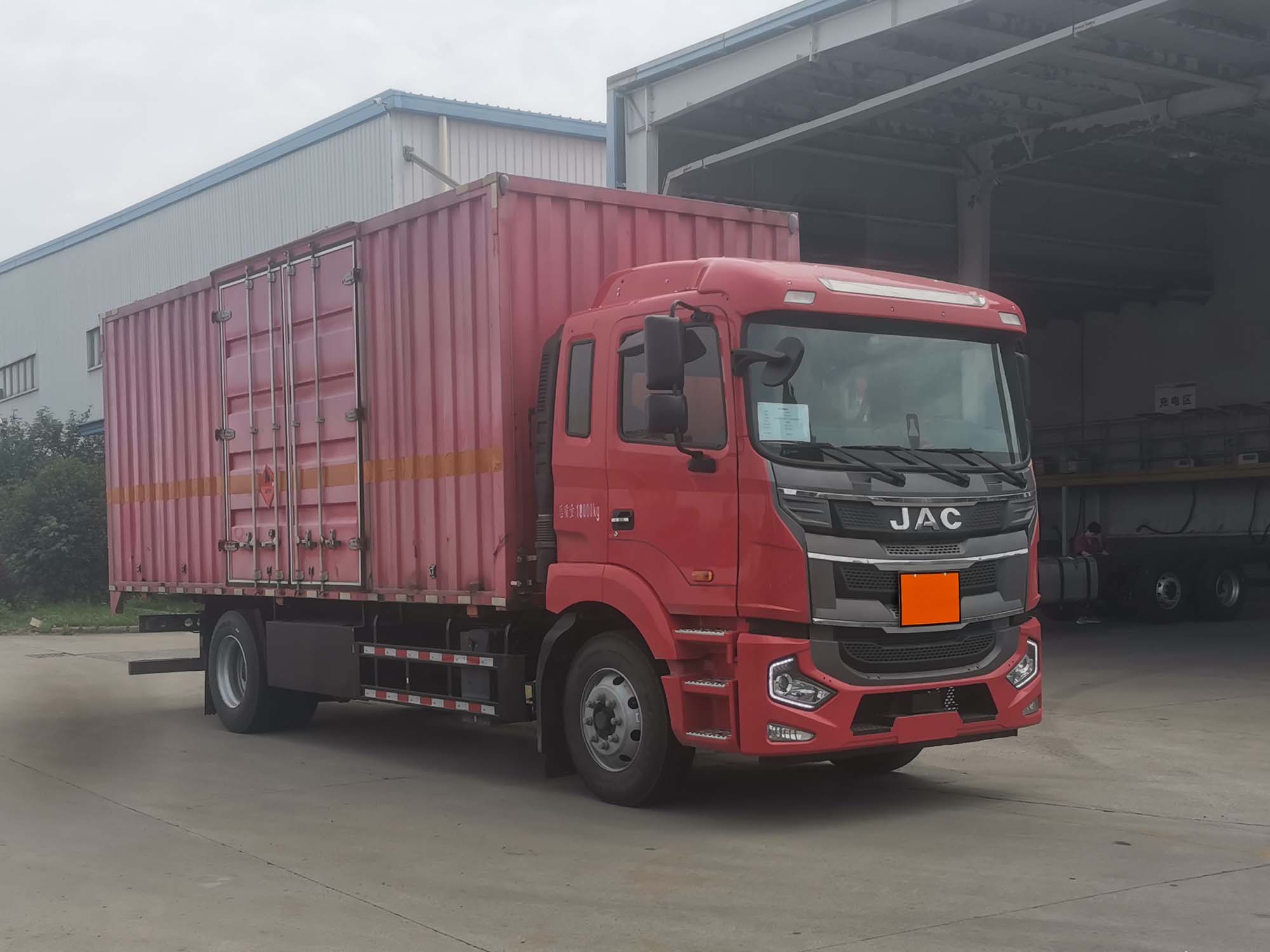 江淮牌HFC5181XRQP2K3A50S易燃?xì)怏w廂式運輸車