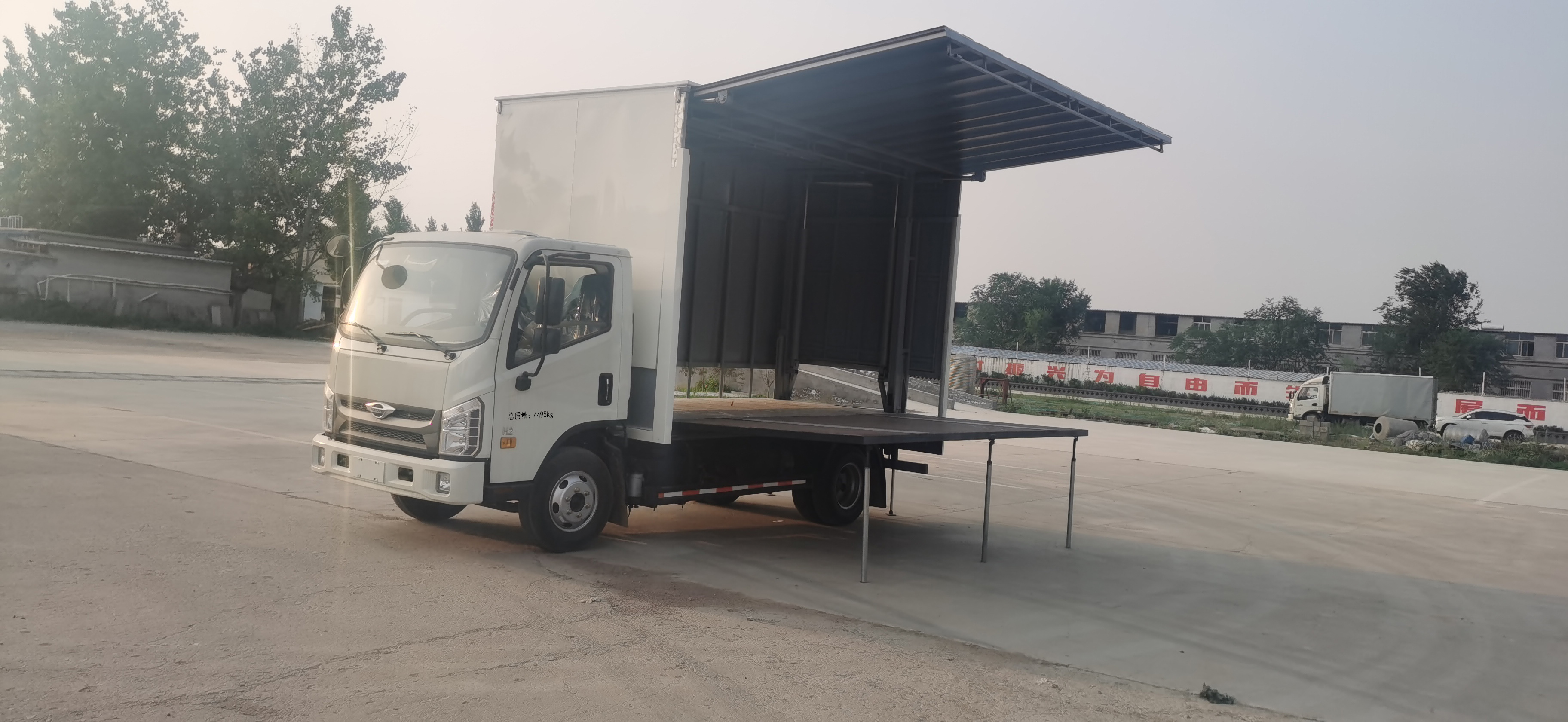 中盛誠達(dá)牌LZZ5040XWTBJ6舞臺車公告圖片