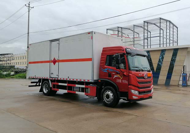順風(fēng)智造牌SFZ5185XRQCA6易燃?xì)怏w廂式運輸車