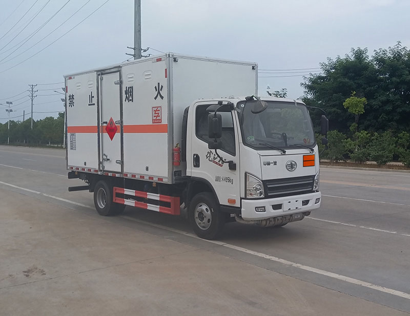 專(zhuān)威牌HTW5042XRYCA6易燃液體廂式運(yùn)輸車(chē)