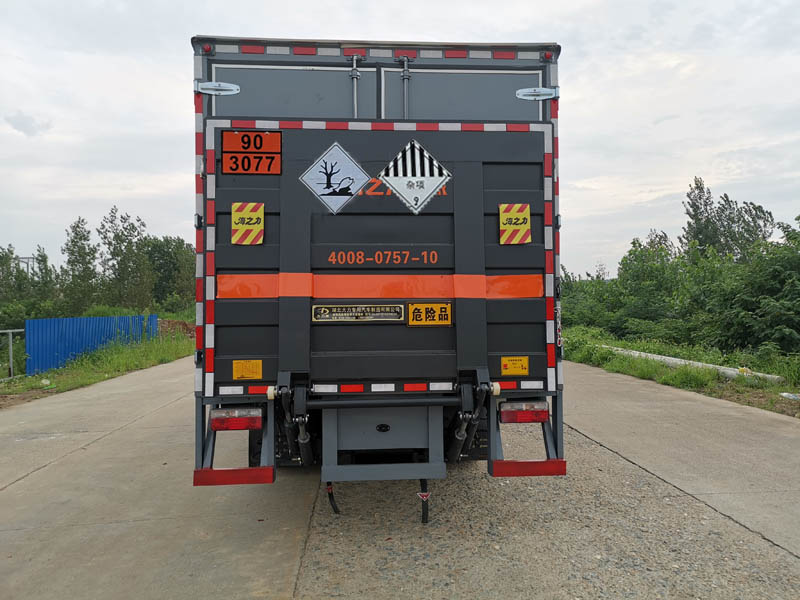 大力牌DLQ5101XZWEQ6雜項(xiàng)危險(xiǎn)物品廂式運(yùn)輸車(chē)公告圖片