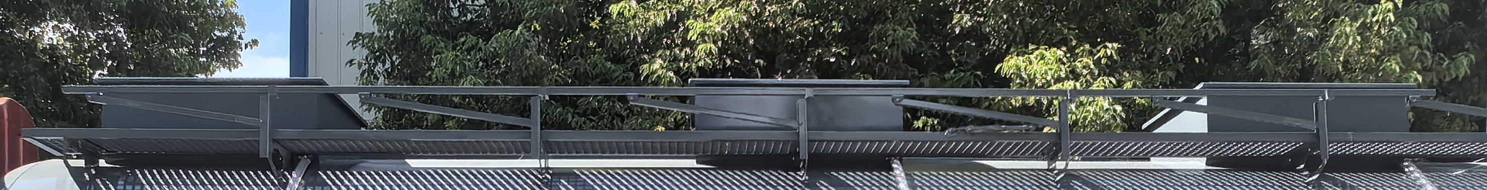 腐蝕性物品罐式運(yùn)輸車圖片