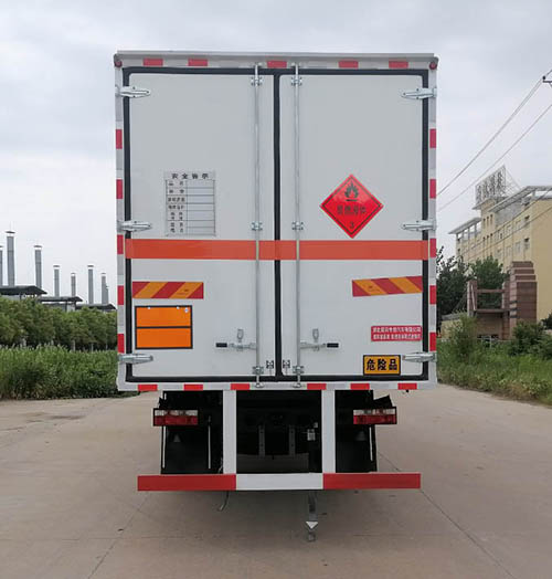 順風(fēng)智造牌SFZ5185XRYE6易燃液體廂式運(yùn)輸車公告圖片