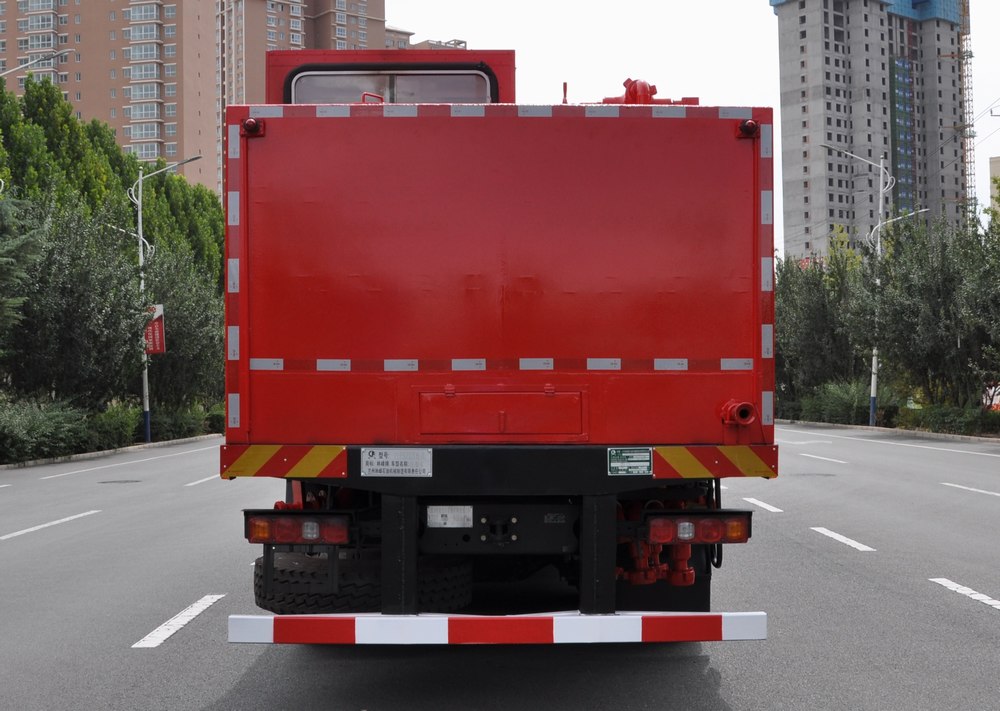 林峰牌LLF5232TYL70壓裂車(chē)公告圖片