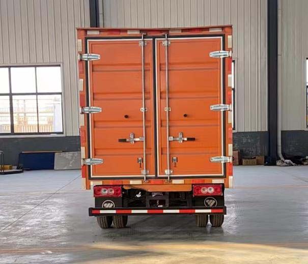 福田牌BJ5044XXY8JA5-AA1廂式運(yùn)輸車(chē)公告圖片