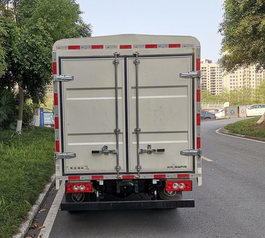 福田牌BJ5044CCY8JA5-AA1倉柵式運(yùn)輸車公告圖片