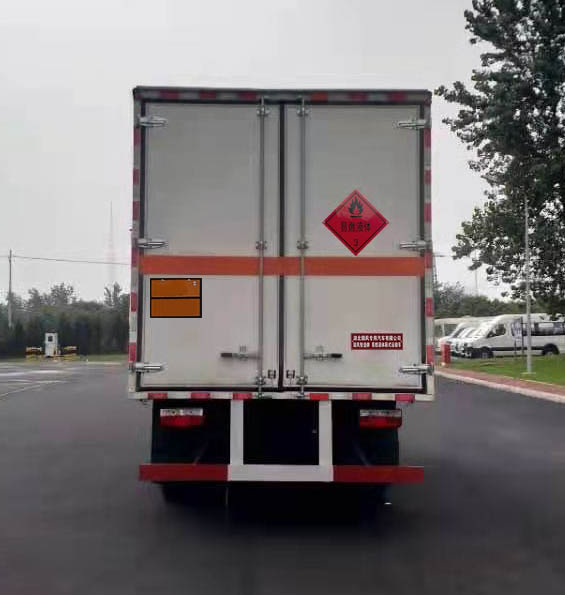 順風(fēng)智造牌SFZ5100XRYE6易燃液體廂式運(yùn)輸車公告圖片