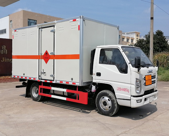 順風(fēng)智造牌SFZ5045XRYJ6易燃液體廂式運(yùn)輸車(chē)