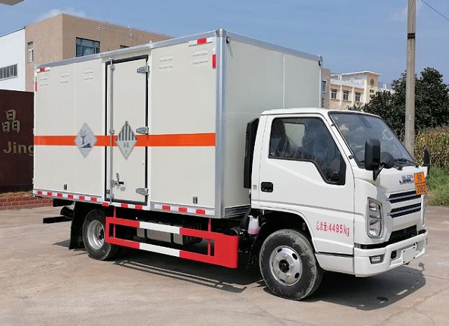 順風(fēng)智造牌SFZ5045XZWJ6雜項(xiàng)危險(xiǎn)物品廂式運(yùn)輸車