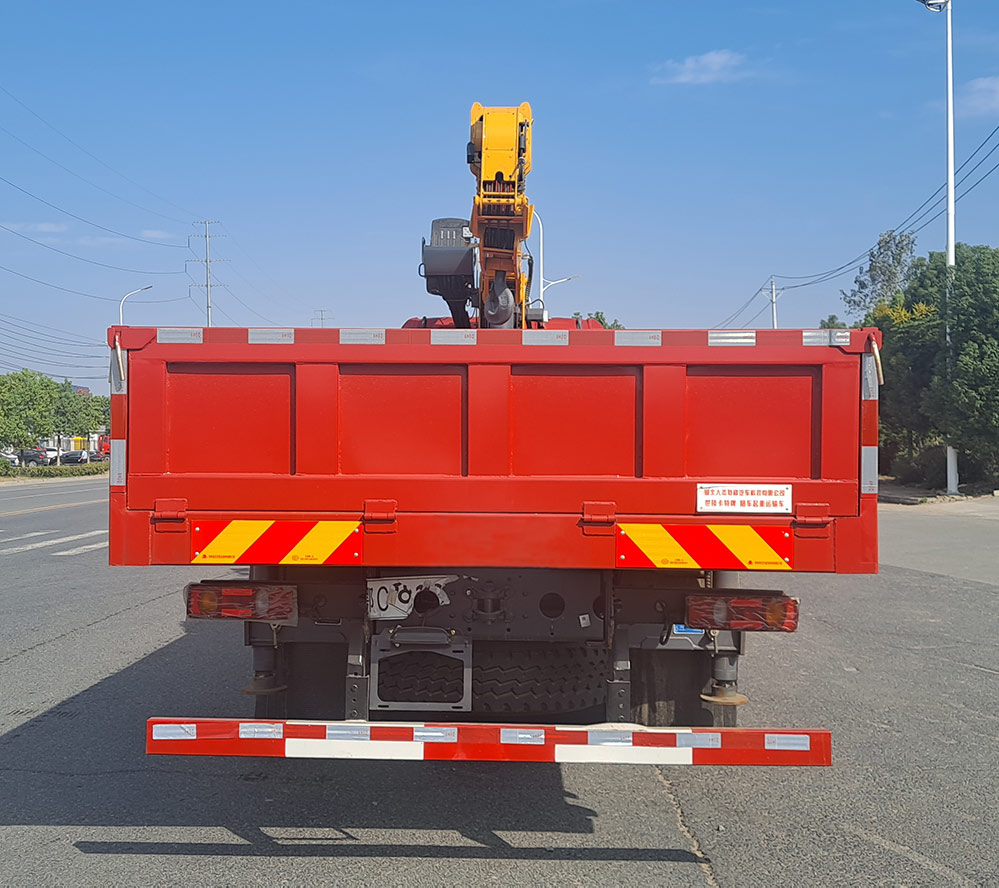 猛卡士特牌XCL5243JSQ6隨車起重運輸車公告圖片