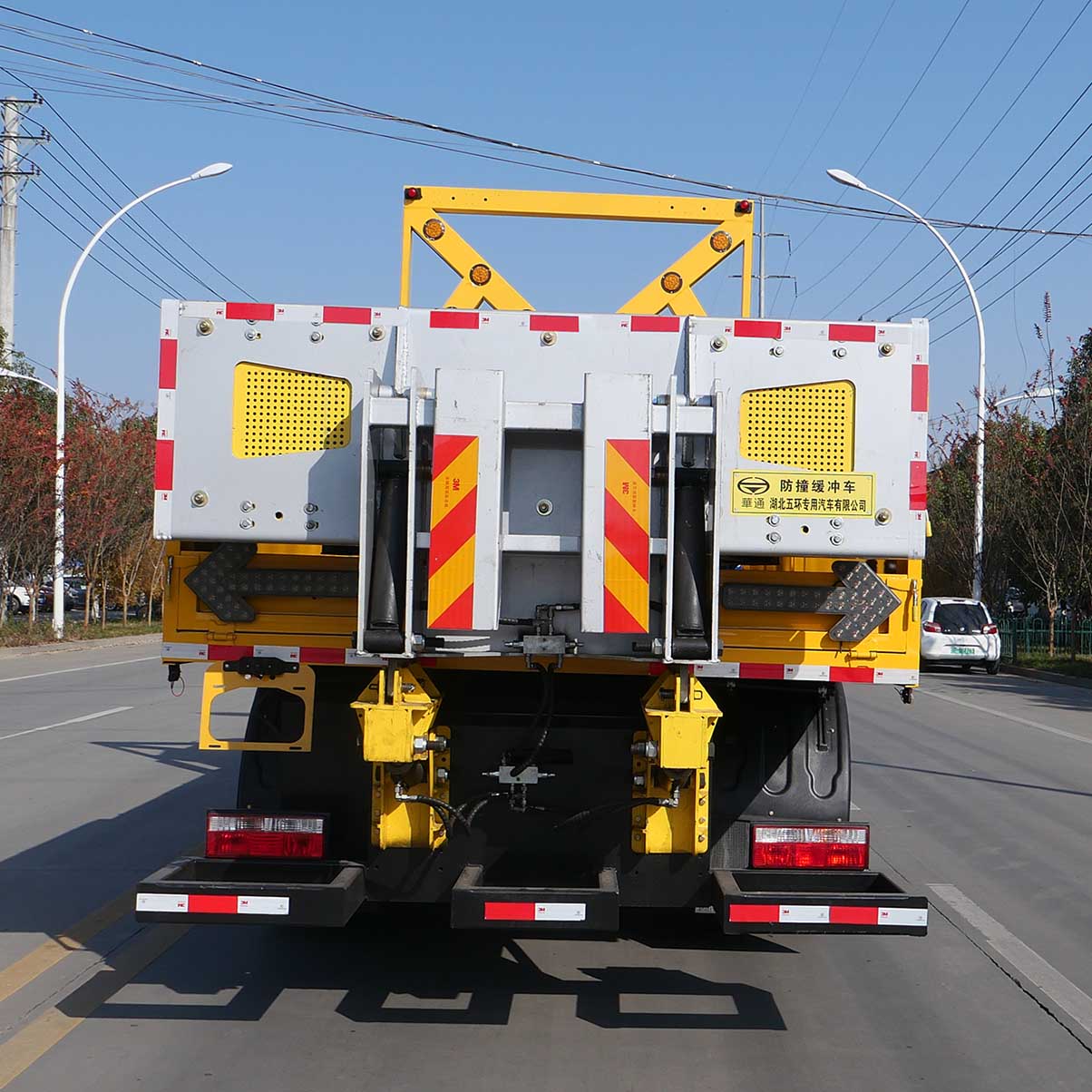 華通牌HCQ5120TFZEQ6防撞緩沖車公告圖片