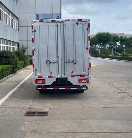 福田牌BJ5044XXY8JBA-AB1廂式運(yùn)輸車公告圖片