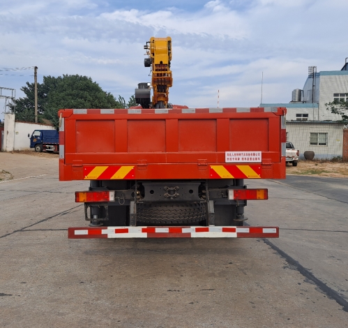 猛卡士特牌XCL5316JSQH隨車起重運(yùn)輸車公告圖片