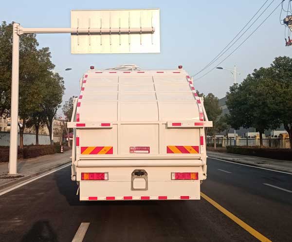龍星匯牌HLV5251ZYSD6壓縮式垃圾車公告圖片