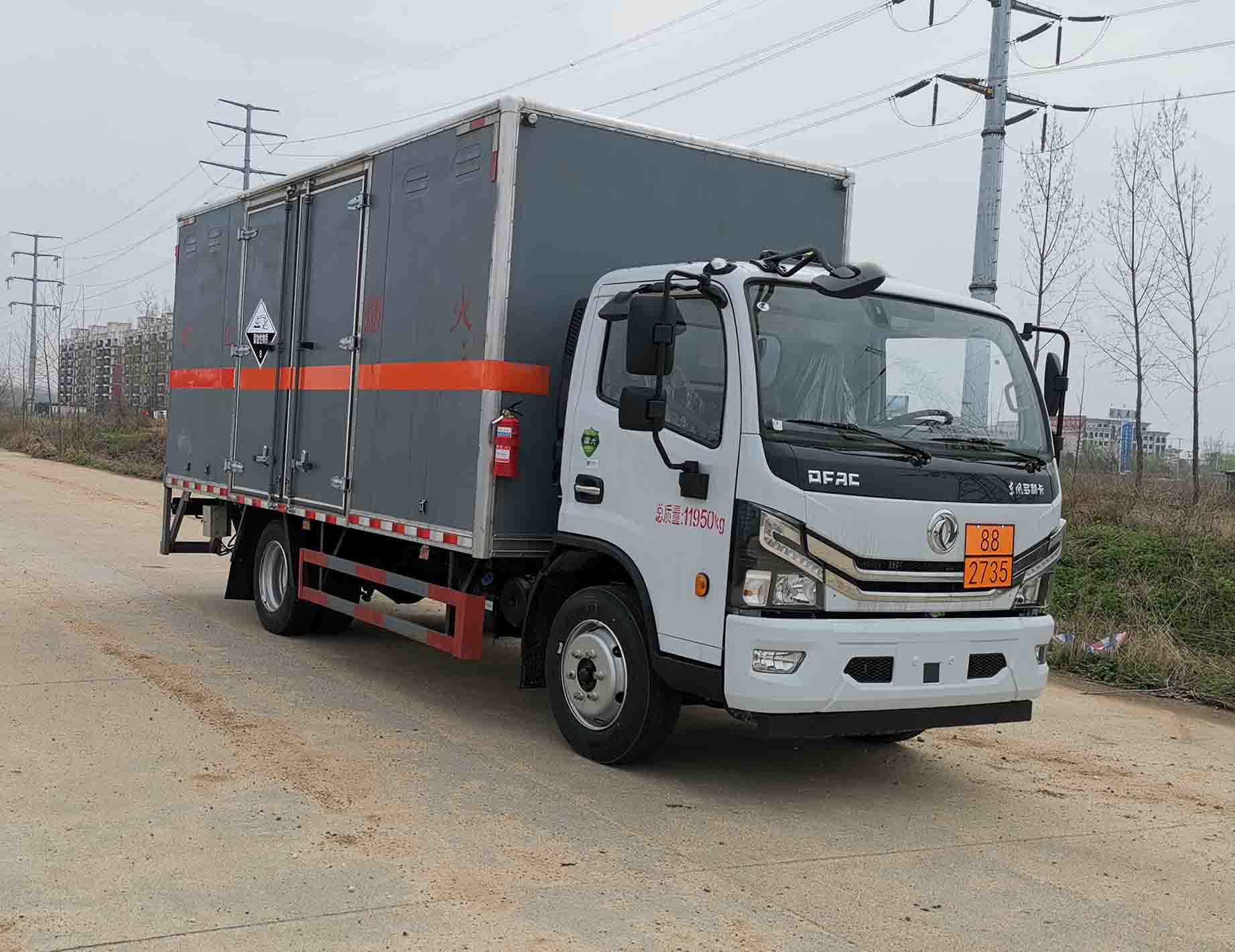 大力牌DLQ5121XFWEQ6腐蝕性物品廂式運(yùn)輸車