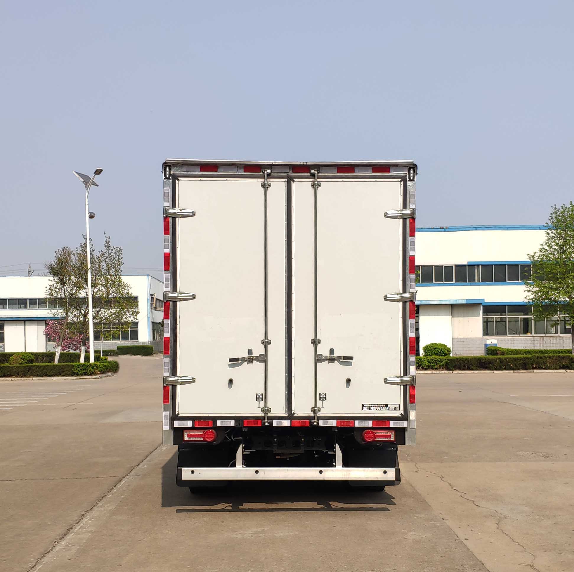 飛碟牌FD5042XXYW68BEV-1純電動廂式運輸車公告圖片