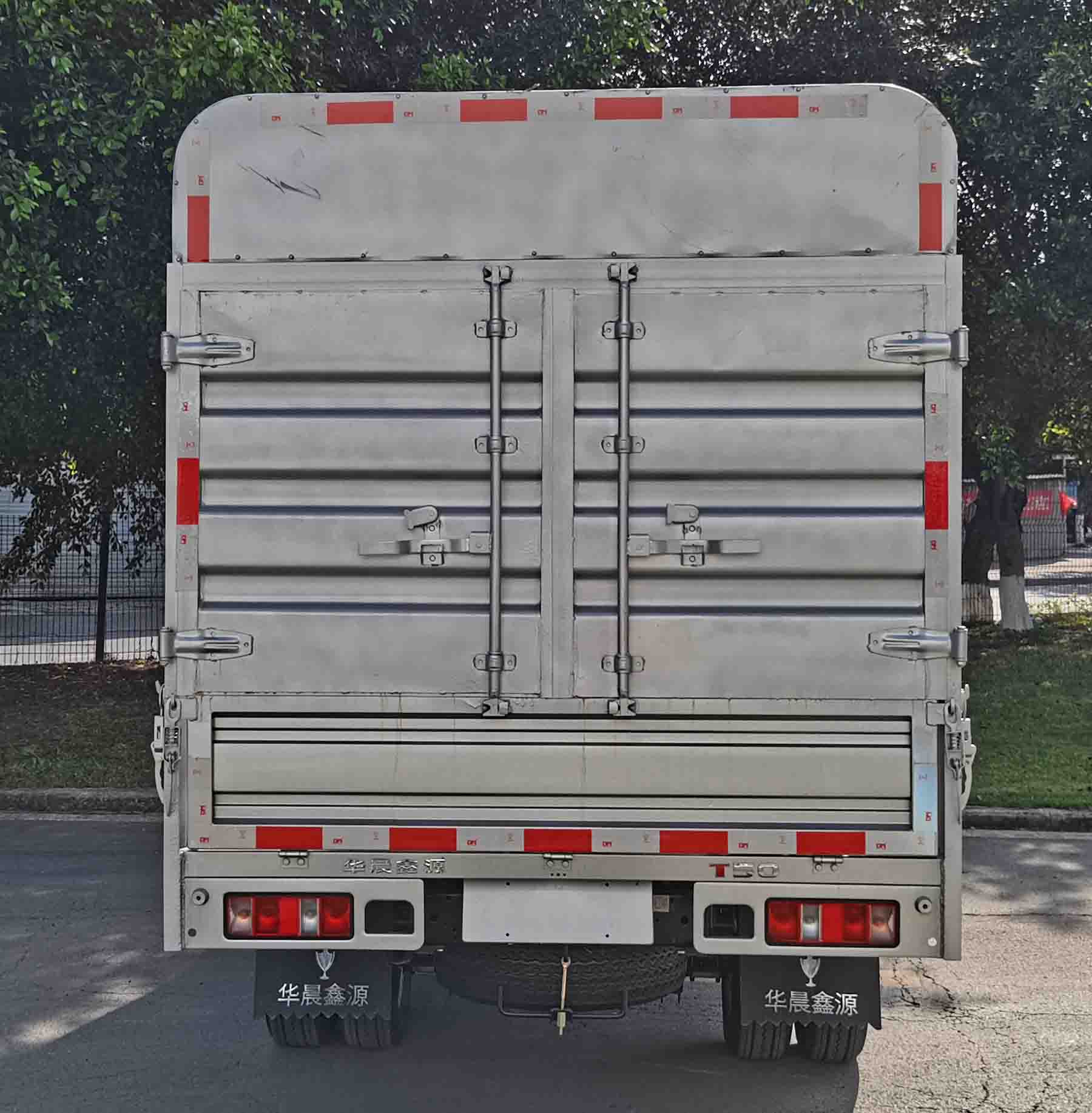 金杯牌JKC5024CCYD6L5倉柵式運(yùn)輸車公告圖片