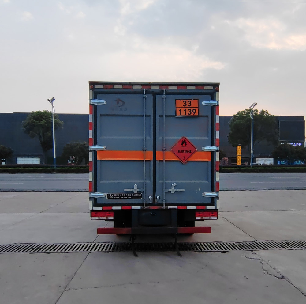 大力牌DLQ5045XRYEQ6易燃液體廂式運(yùn)輸車公告圖片