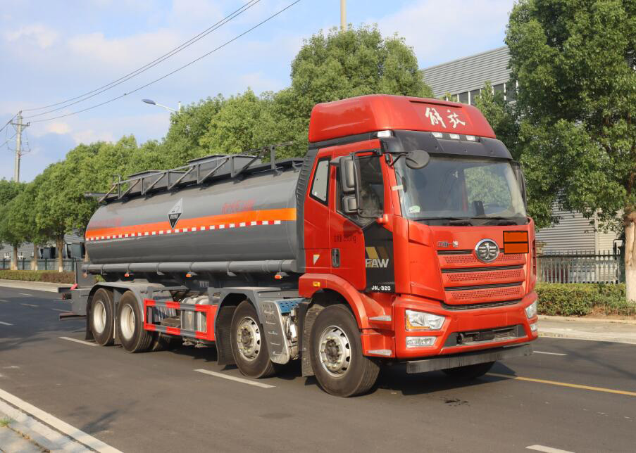 中汽力威牌HLW5322GFWCA6腐蝕性物品罐式運(yùn)輸車