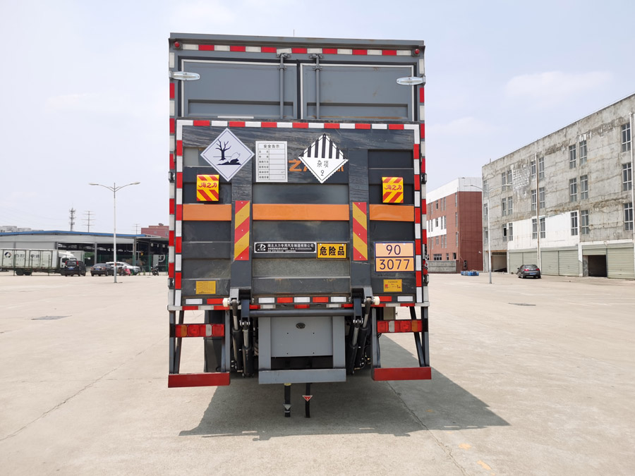 大力牌DLQ5323XZWZZ6雜項(xiàng)危險(xiǎn)物品廂式運(yùn)輸車公告圖片