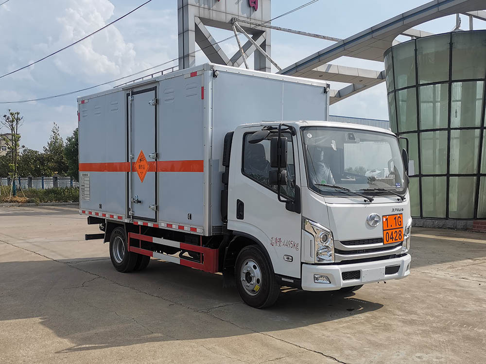 順風(fēng)智造牌SFZ5045XQYS6爆破器材運輸車