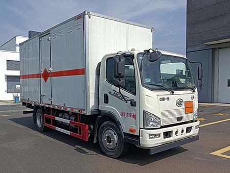 順風(fēng)智造牌SFZ5120XQYC6爆破器材運(yùn)輸車