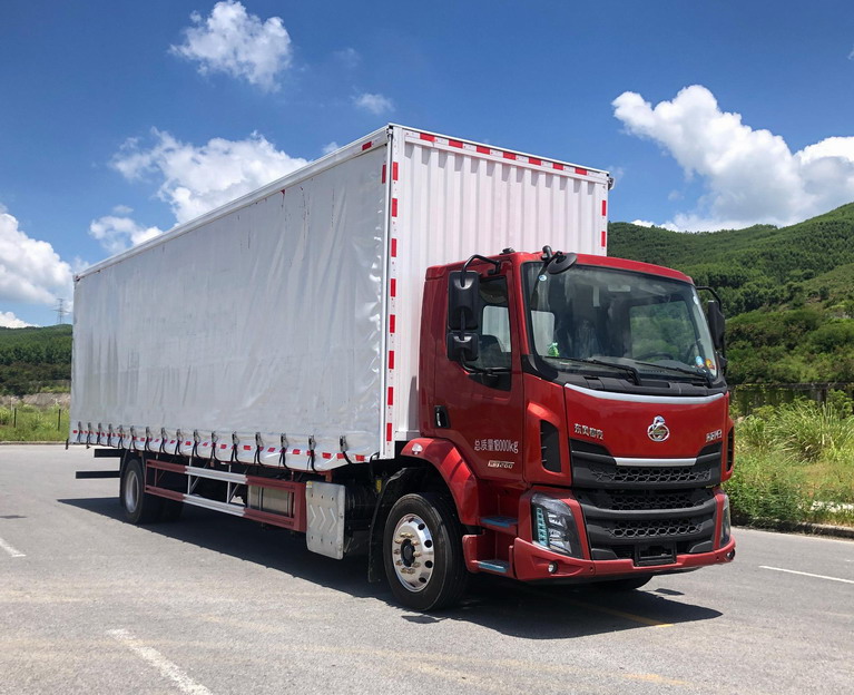 乘龍牌LZ5182XXYM3AC8廂式運(yùn)輸車