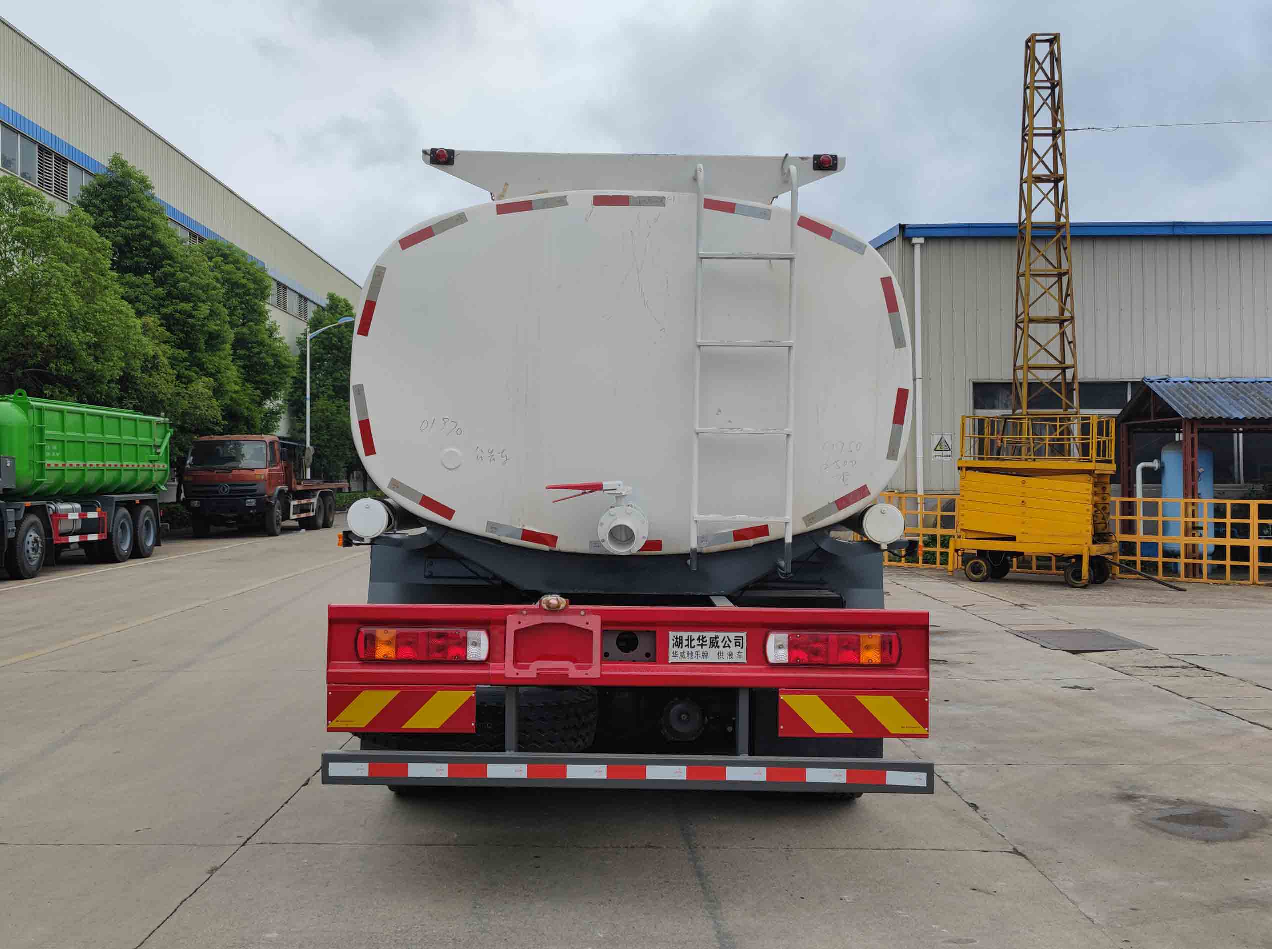 華威馳樂牌SGZ5314TGYZZ6T5供液車公告圖片