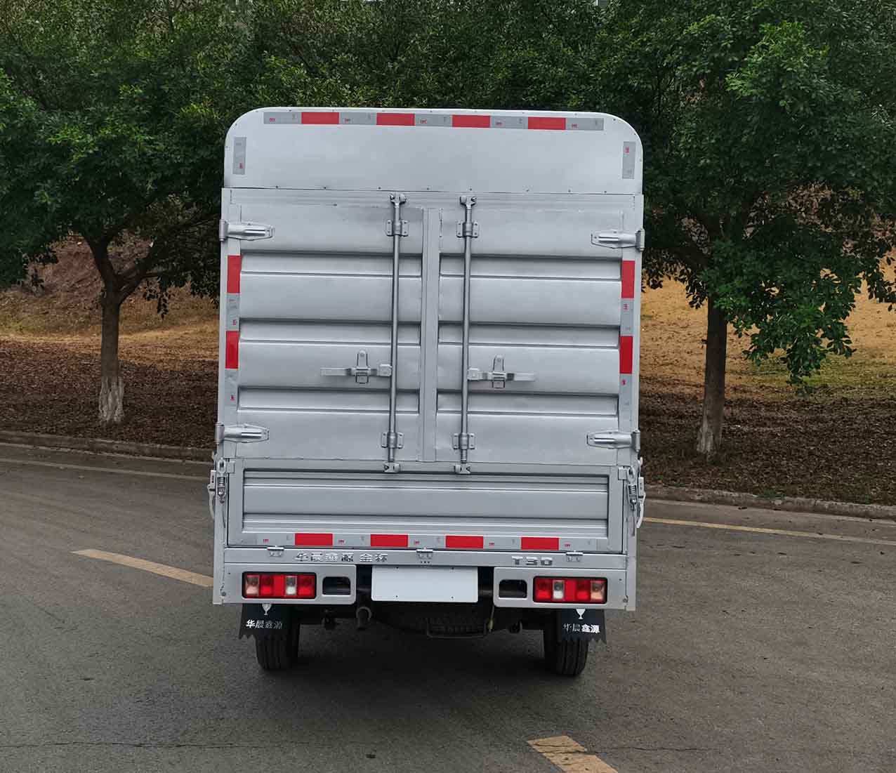 金杯牌JKC5022CCYD6L3倉(cāng)柵式運(yùn)輸車公告圖片