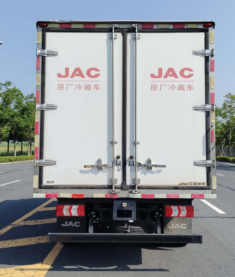 江淮牌HFC5041XLCPHEV2插電式混合動力冷藏車公告圖片