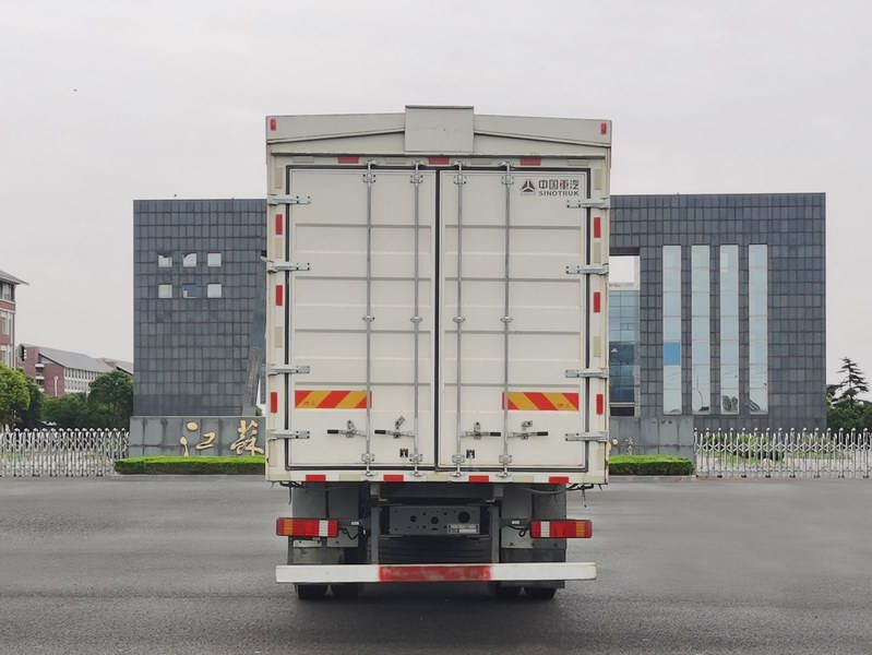 豪沃牌ZZ5187XYKN711KF1翼開啟廂式車公告圖片