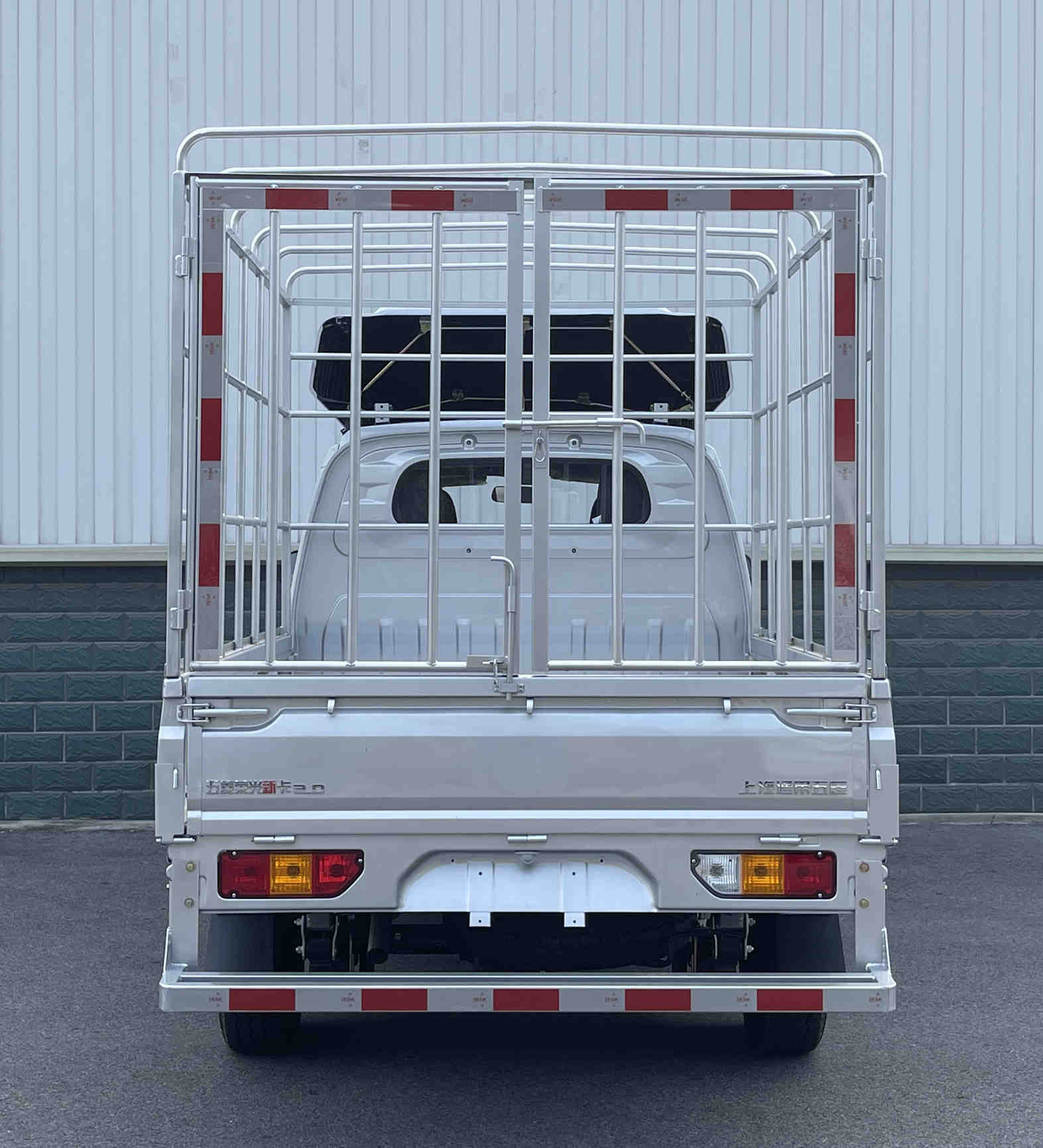 五菱牌LZW5028CCYSGHUU倉(cāng)柵式運(yùn)輸車(chē)公告圖片