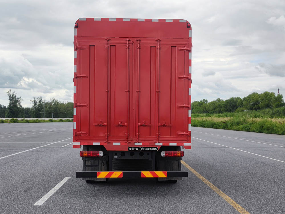 解放牌CA5181CCYP62K1L4A1E6倉柵式運(yùn)輸車公告圖片