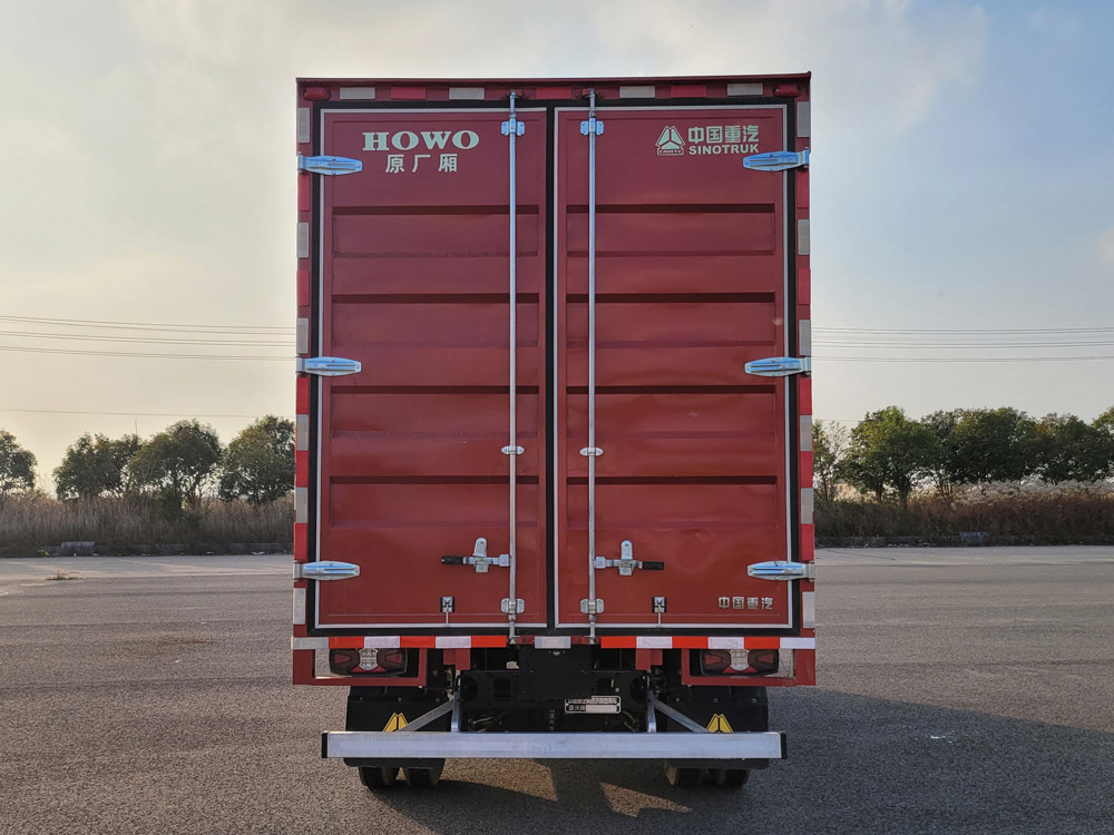 豪沃牌ZZ5047XXYF3319F145廂式運輸車公告圖片