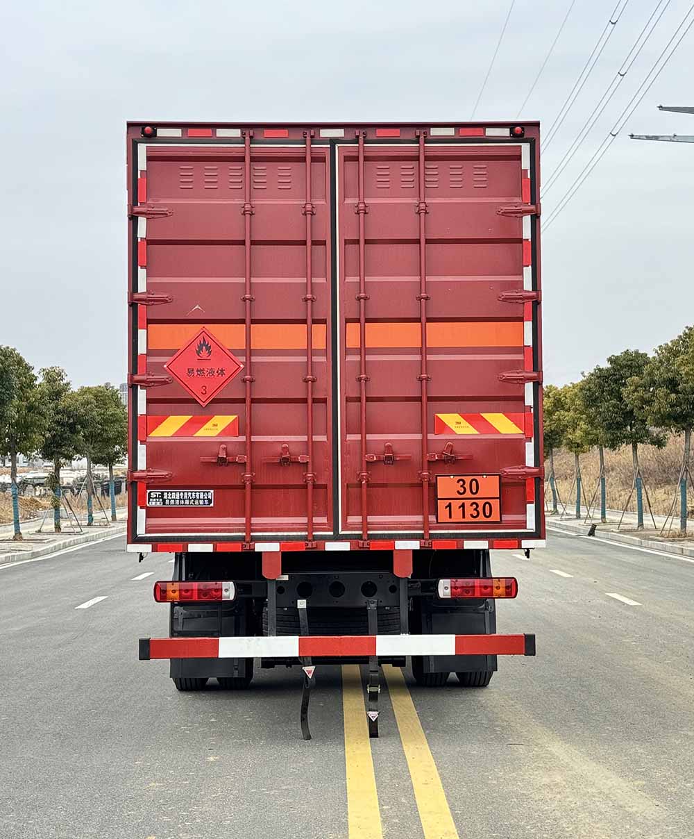 豐霸牌STD5180XRYCA6易燃液體廂式運(yùn)輸車公告圖片