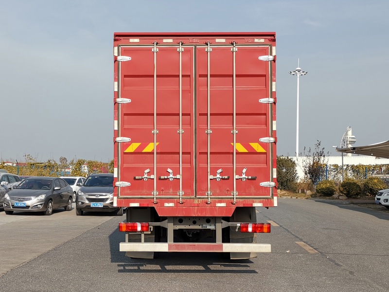 豪沃牌ZZ5187XXYN511KF1廂式運(yùn)輸車公告圖片