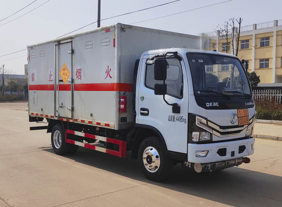 大力牌DLQ5040XQYEQ6爆破器材運(yùn)輸車