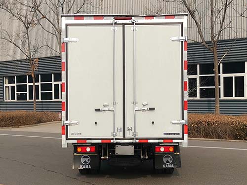 凱馬牌KMC5038XXYQA318D6B廂式運(yùn)輸車公告圖片