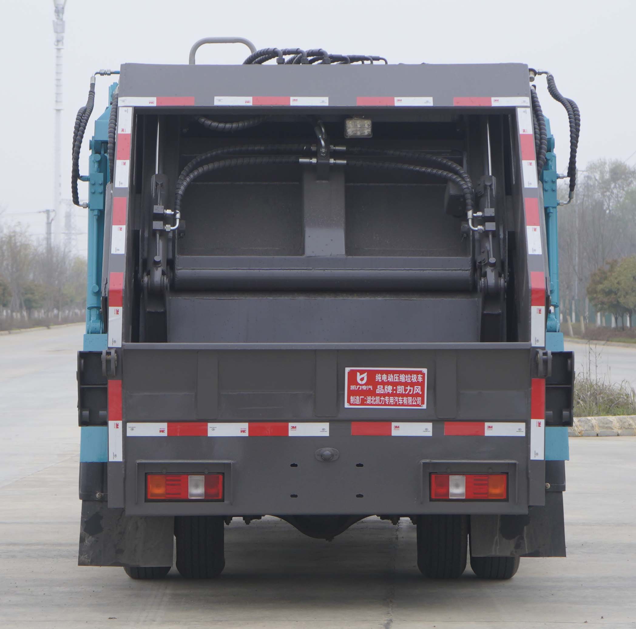 凱力風牌KLF5041ZYSBEV純電動壓縮式垃圾車公告圖片