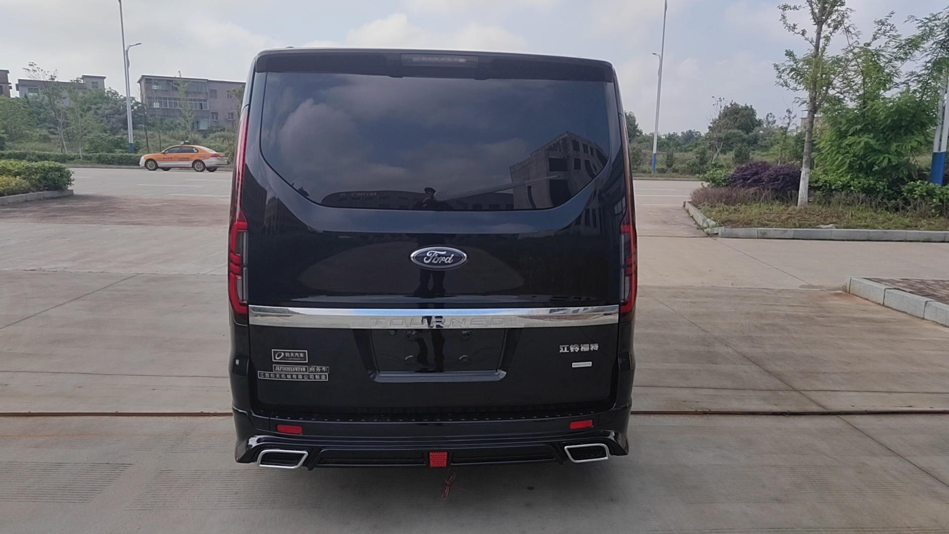 鈞天牌JKF5030XSWF8W商務(wù)車公告圖片