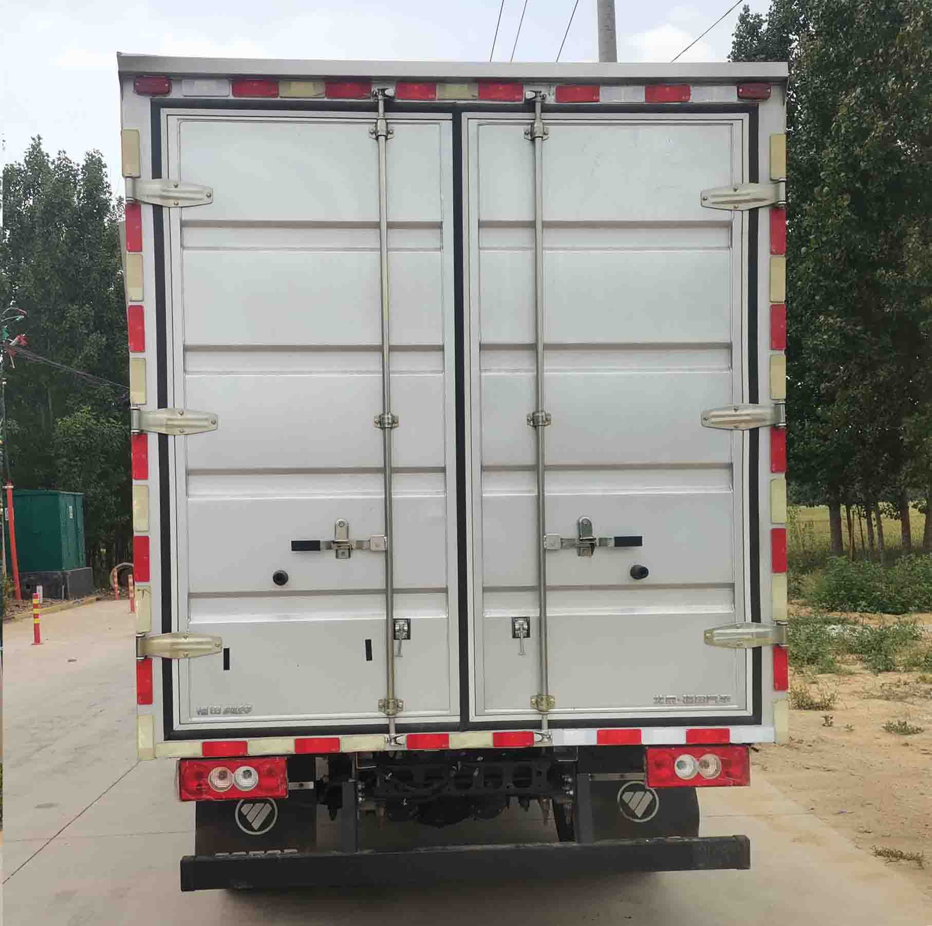 福田牌BJ5045XXY8JBA-AB8廂式運輸車公告圖片