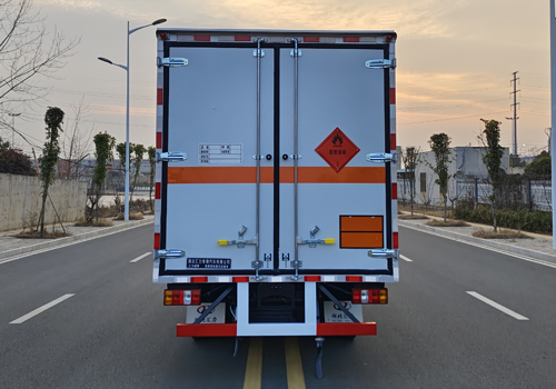 易燃液體廂式運輸車圖片