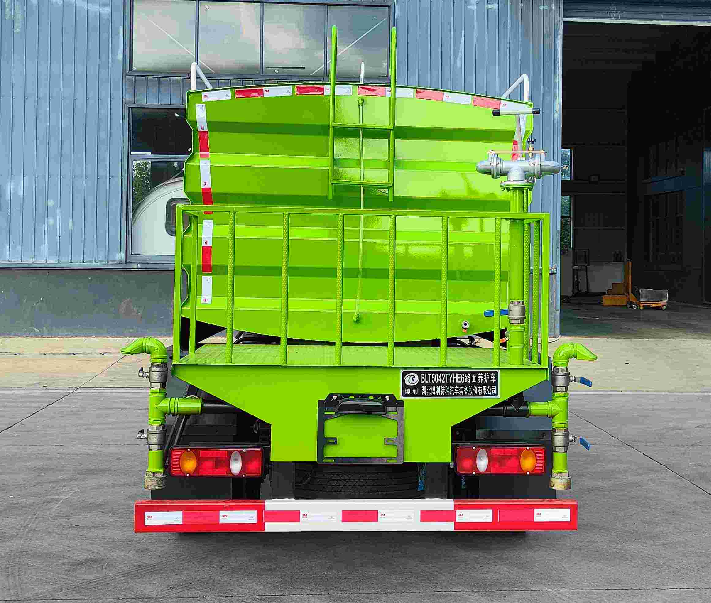 博利牌BLT5042TYHE6路面養(yǎng)護(hù)車公告圖片