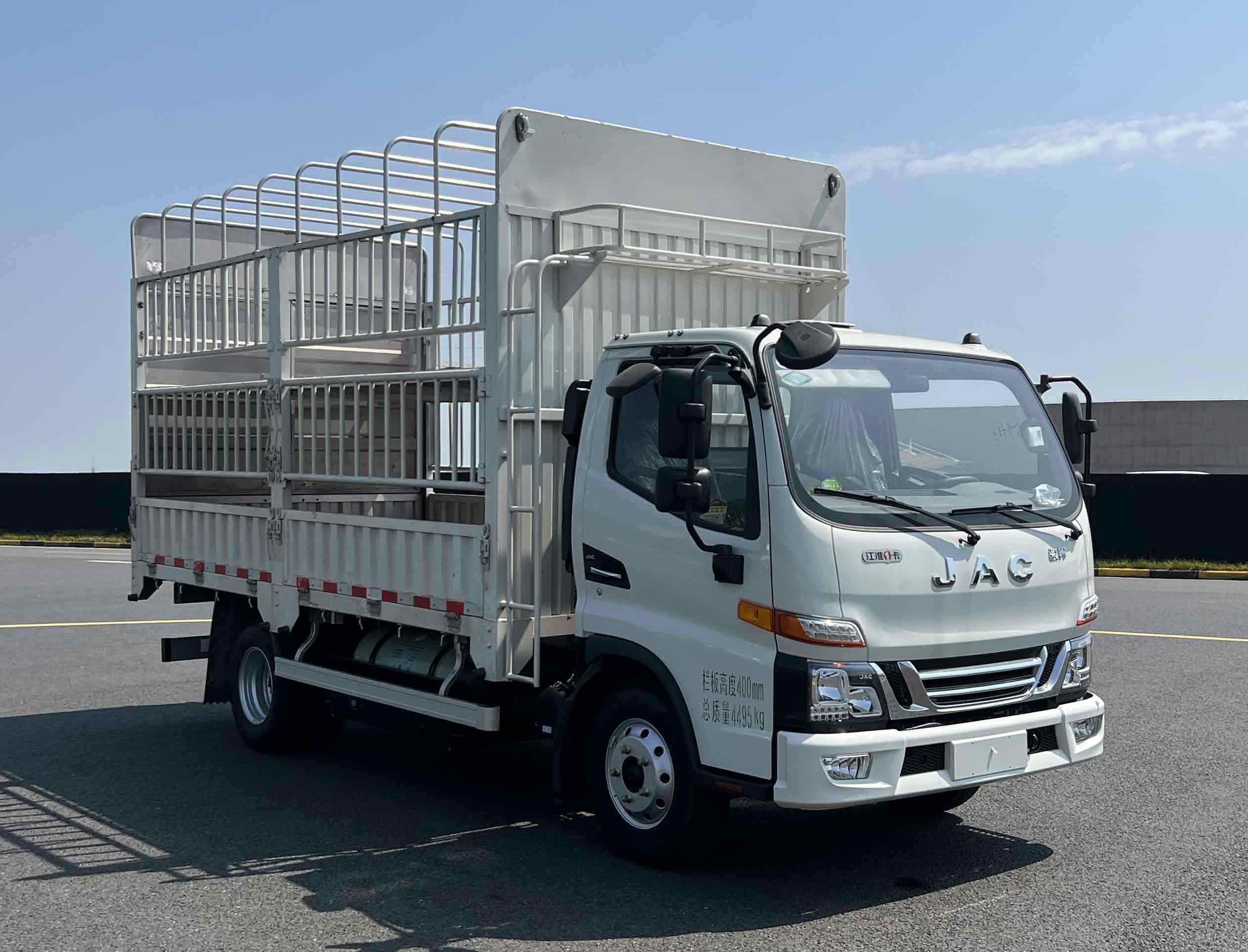 江淮牌HFC5045CCYP32N2C7NS倉(cāng)柵式運(yùn)輸車(chē)