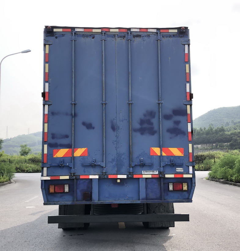 乘龍牌LZ5184XXYM3AC1廂式運(yùn)輸車公告圖片