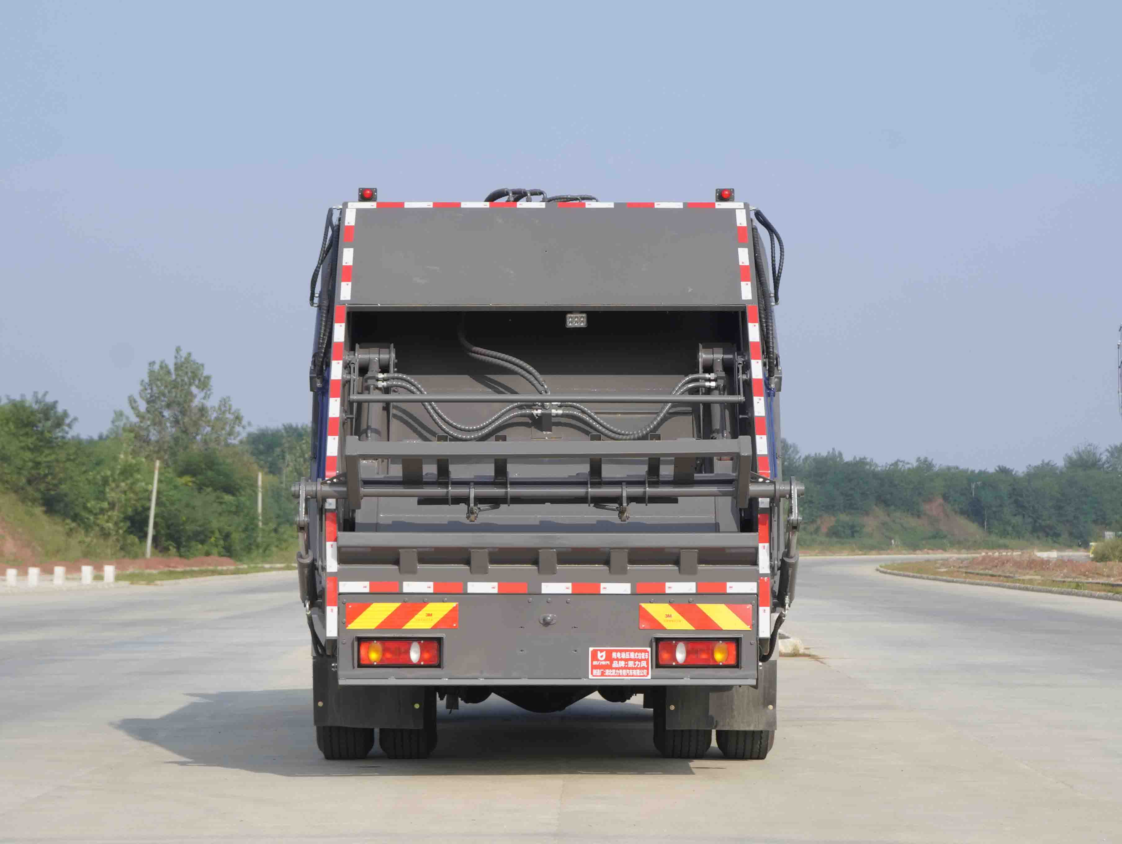 凱力風牌KLF5181ZYSBEV純電動壓縮式垃圾車公告圖片