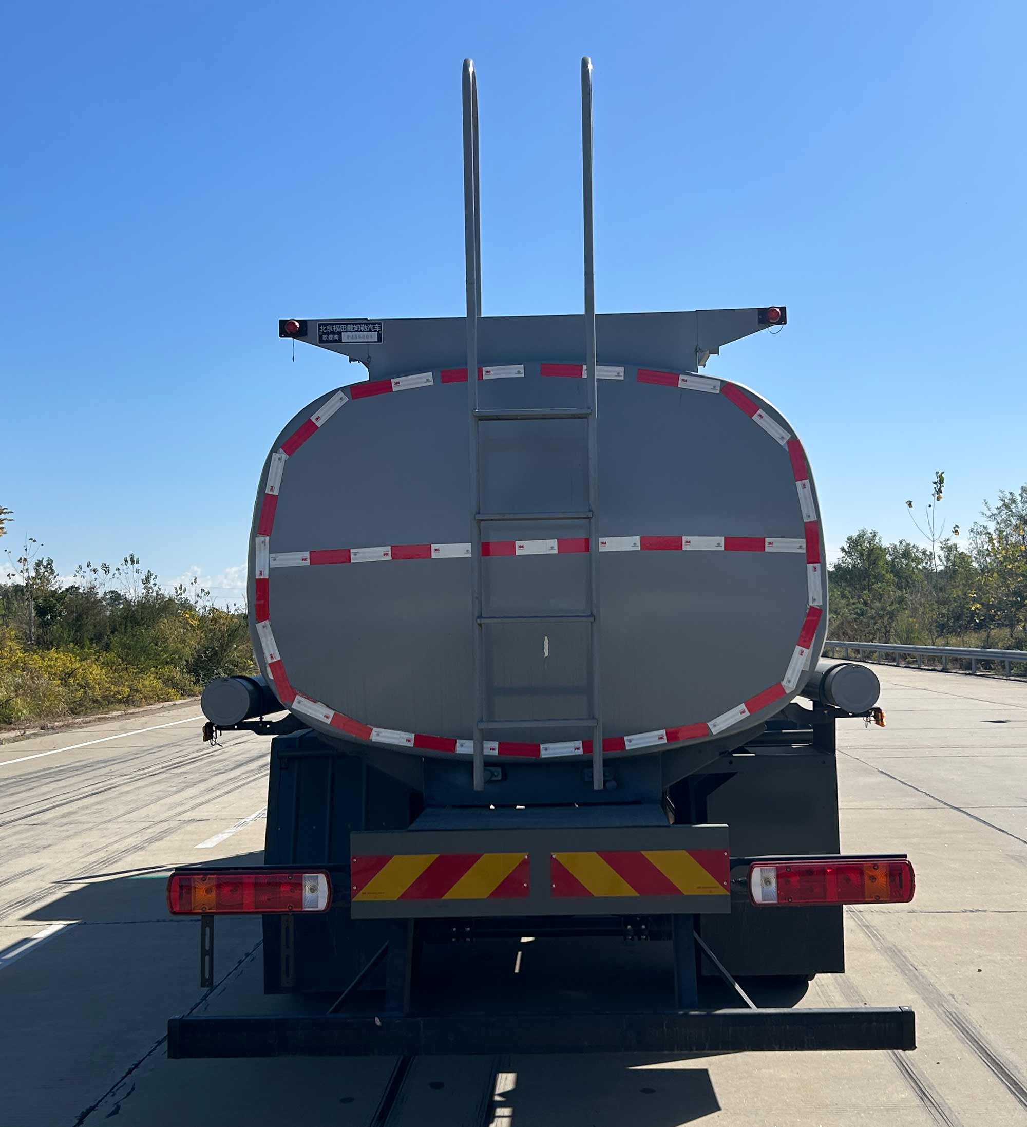 歐曼牌BJ5181GPGY6AGS-01普通液體運(yùn)輸車(chē)公告圖片