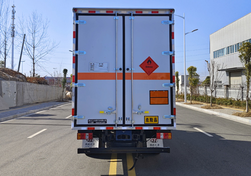 匯力威牌VVV5041XRYJX6易燃液體廂式運(yùn)輸車公告圖片