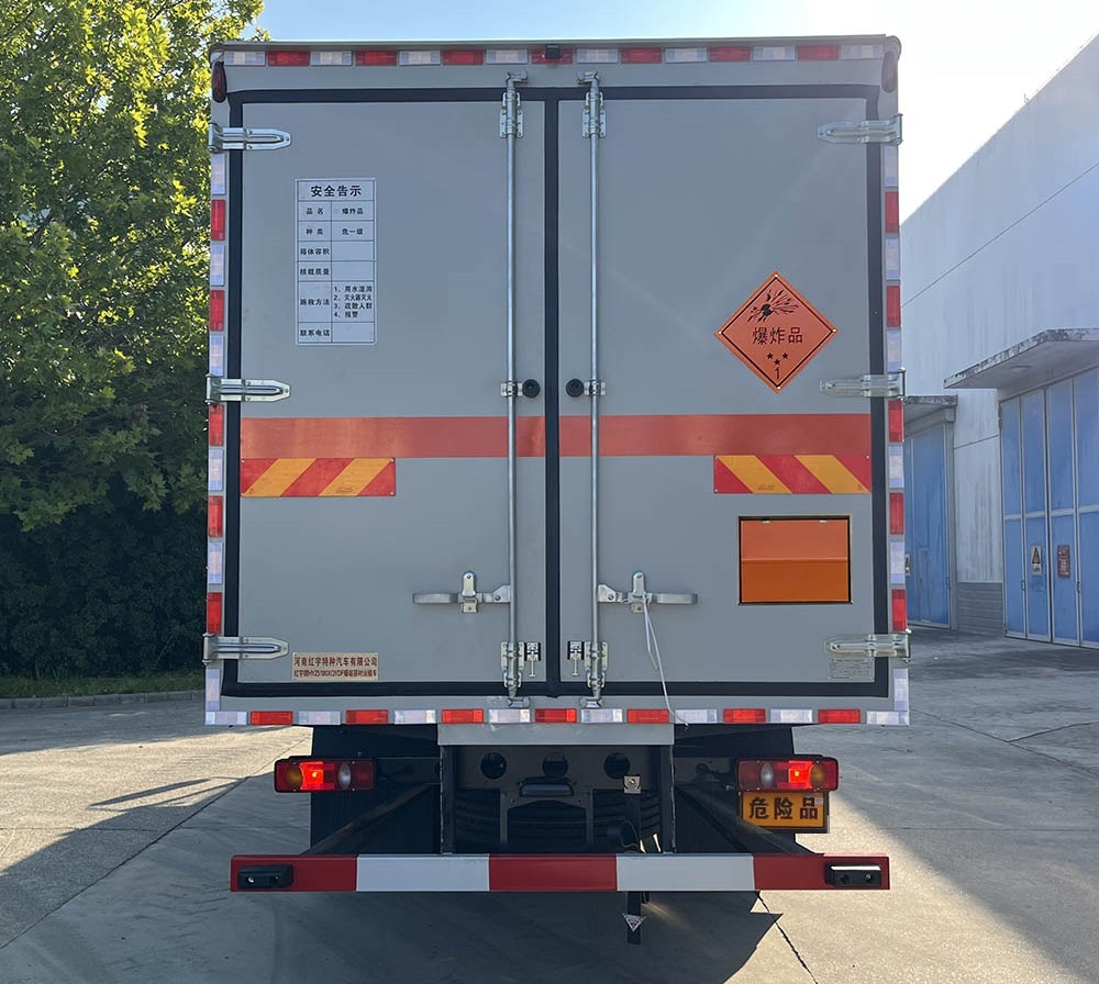 紅宇牌HYZ5180XQYDF爆破器材運(yùn)輸車公告圖片
